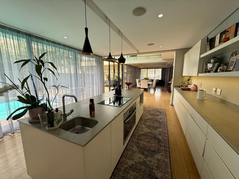 To let in Izinga, luxurious 5 bedroom home in a secure Estate. - Photo 9