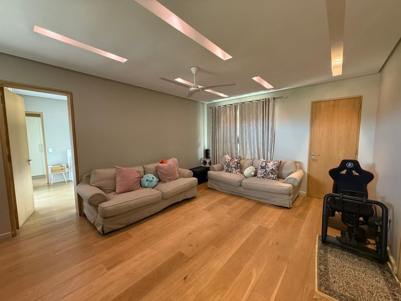 To let in Izinga, luxurious 5 bedroom home in a secure Estate. - Photo 8