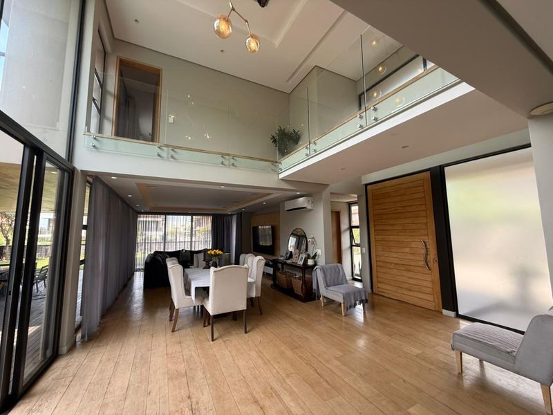 To let in Izinga, luxurious 5 bedroom home in a secure Estate. - Photo 7