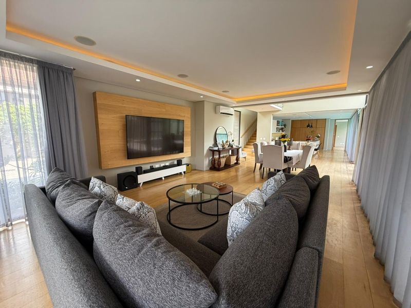 To let in Izinga, luxurious 5 bedroom home in a secure Estate. - Photo 6