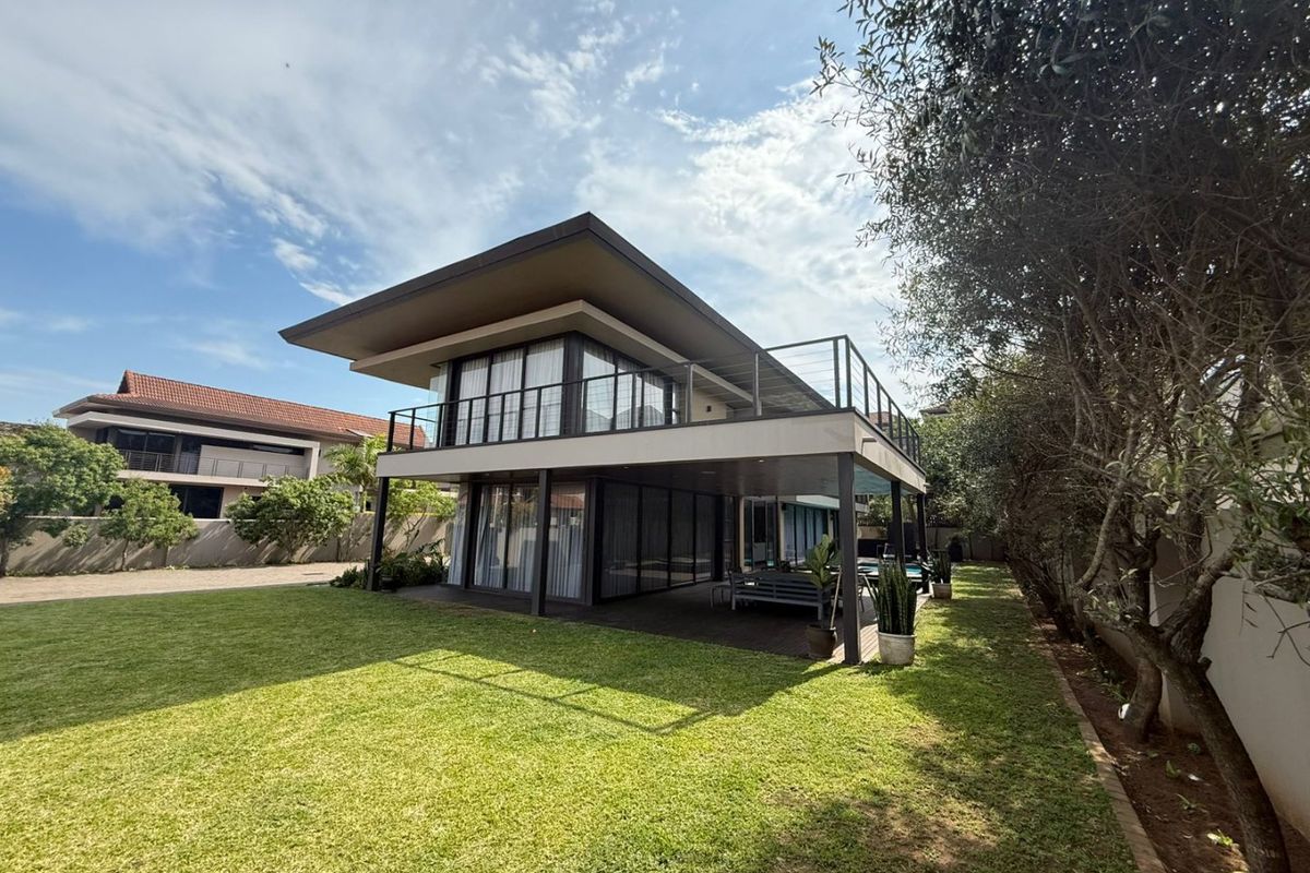 To let in Izinga, luxurious 5 bedroom home in a secure Estate. - Photo 2