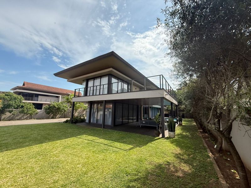 To let in Izinga, luxurious 5 bedroom home in a secure Estate. - Photo 2
