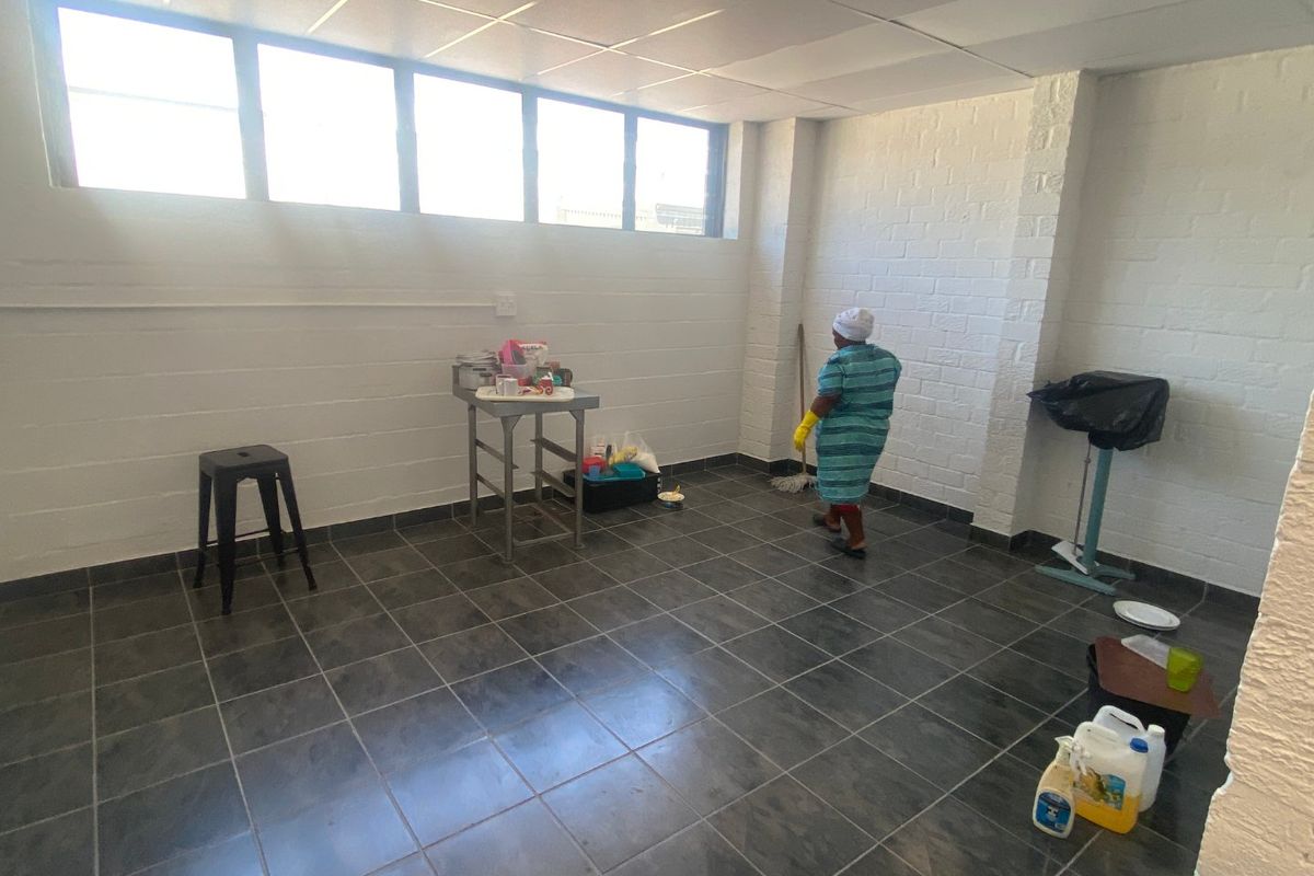 556m2 Warehouse To Let in South Palms, Tokai - Photo 2