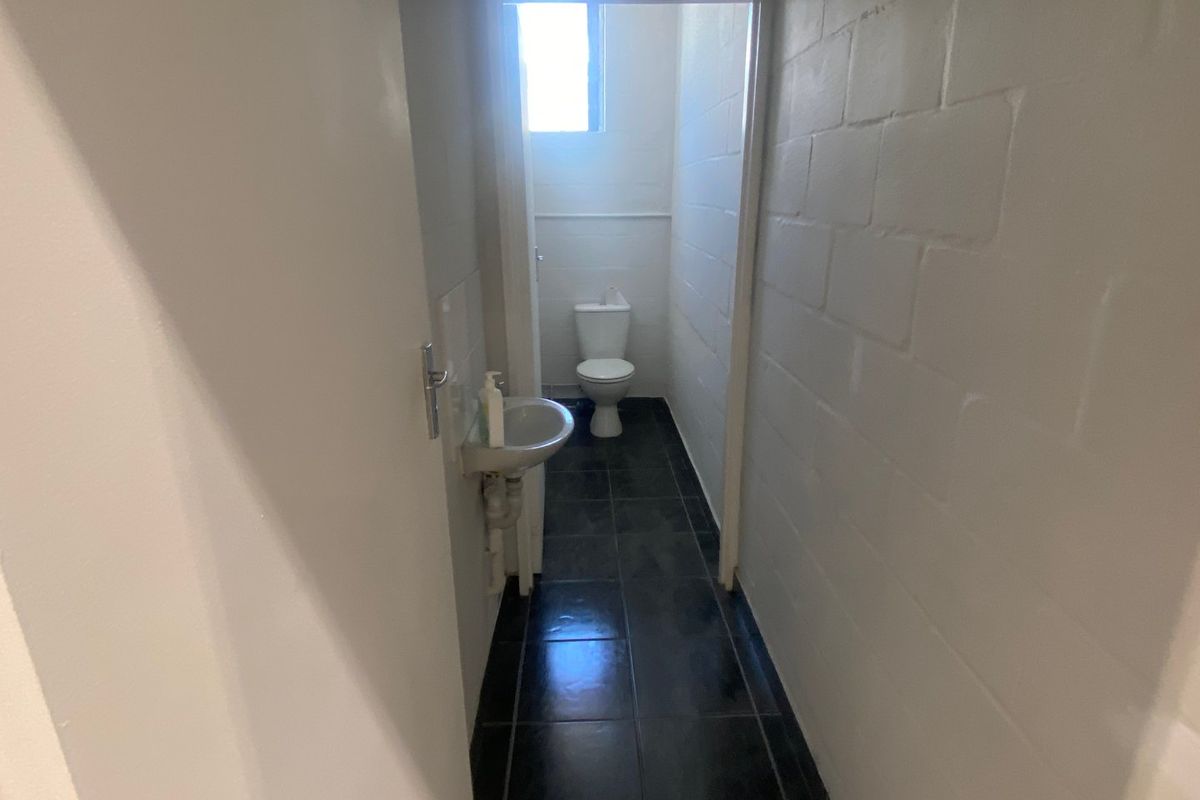 556m2 Warehouse To Let in South Palms, Tokai - Photo 4