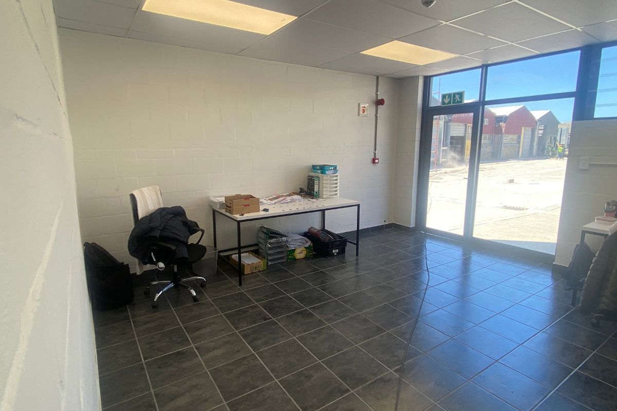 556m2 Warehouse To Let in South Palms, Tokai - Photo 5