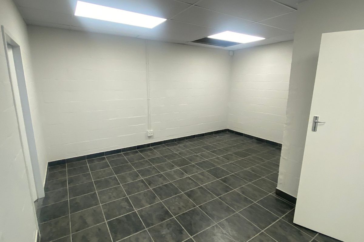 485m2 Warehouse To Let in South Palms, Tokai - Photo 5