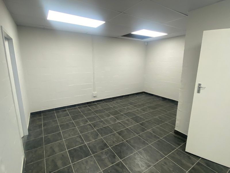 485m2 Warehouse To Let in South Palms, Tokai - Photo 5