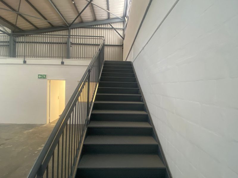 485m2 Warehouse To Let in South Palms, Tokai - Photo 8