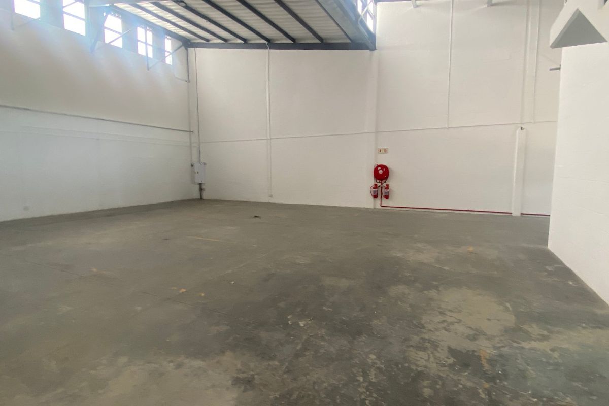 485m2 Warehouse To Let in South Palms, Tokai - Photo 2