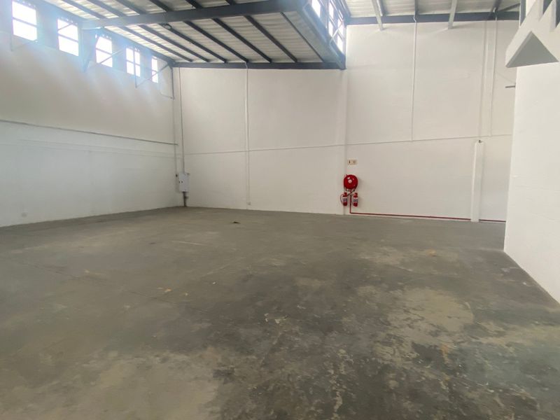 485m2 Warehouse To Let in South Palms, Tokai - Photo 2