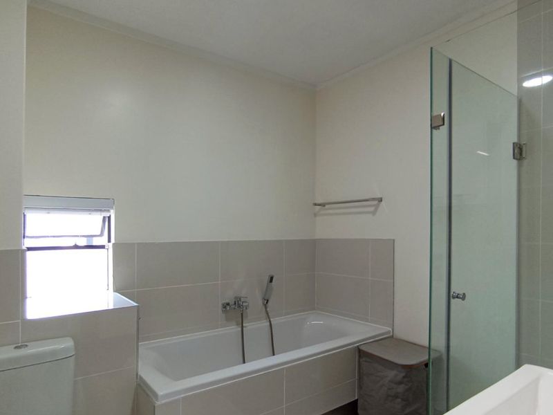 1 Bedroom Apartment / Flat for Sale in Lonehill - Photo 7