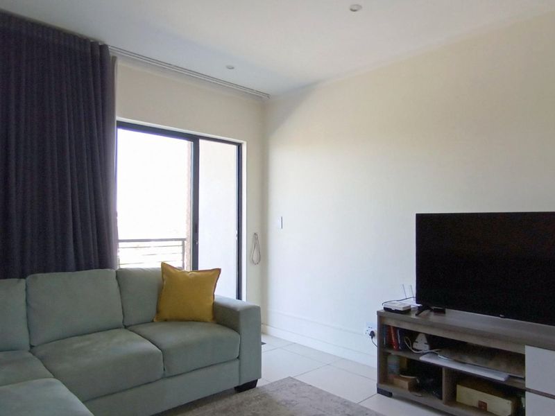 1 Bedroom Apartment / Flat for Sale in Lonehill - Photo 5