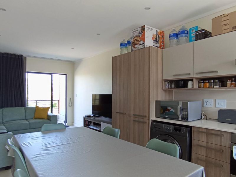 1 Bedroom Apartment / Flat for Sale in Lonehill - Photo 2