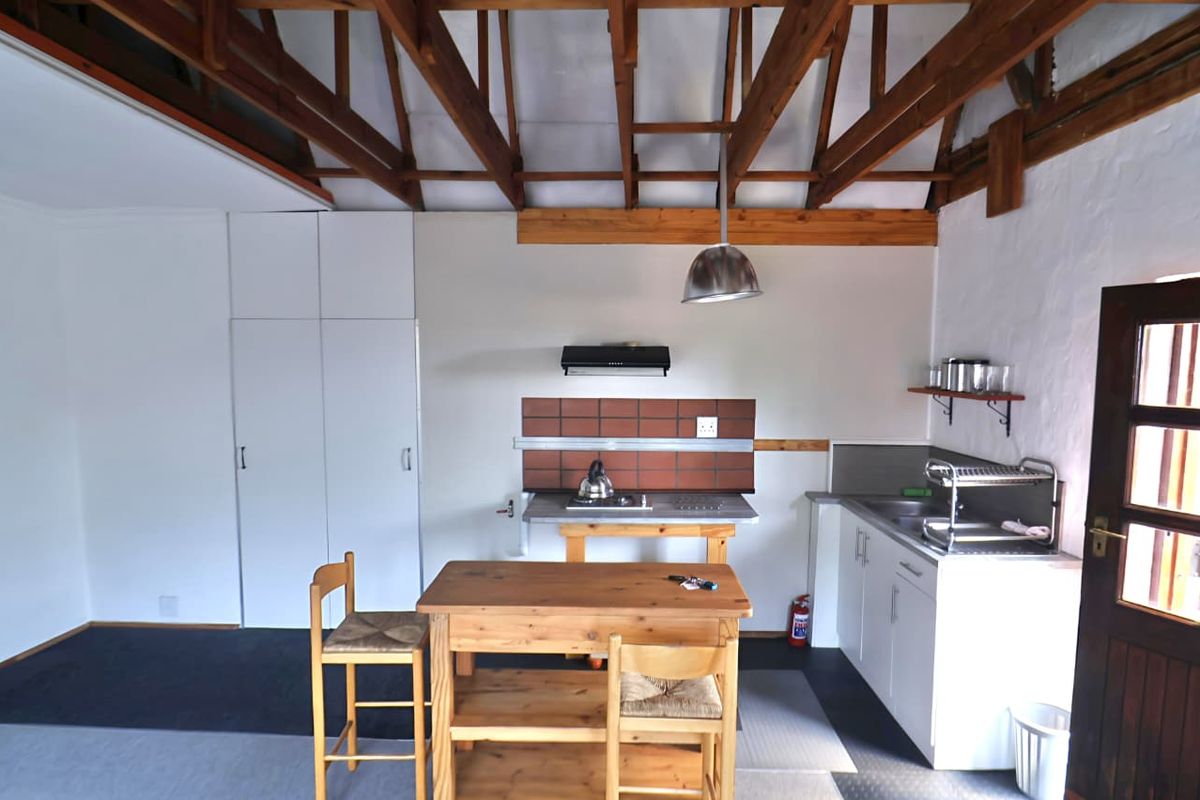 Loft Studio Bachelor unit to Rent – Tranquil Cul-de-Sac Setting | 6-Month Lease - Photo 2