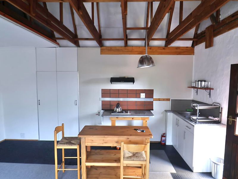 Loft Studio Bachelor unit to Rent – Tranquil Cul-de-Sac Setting | 6-Month Lease - Photo 2