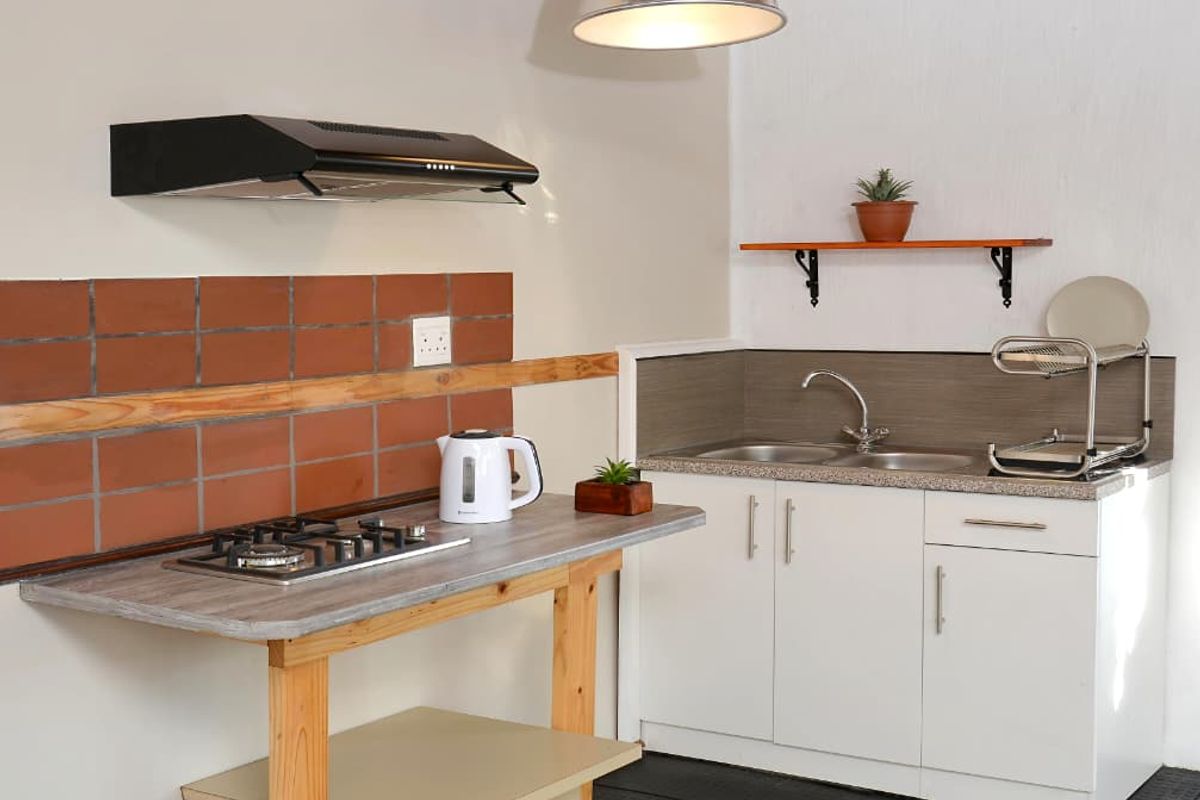 Loft Studio Bachelor unit to Rent – Tranquil Cul-de-Sac Setting | 6-Month Lease - Photo 4