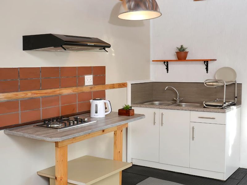 Loft Studio Bachelor unit to Rent – Tranquil Cul-de-Sac Setting | 6-Month Lease - Photo 4