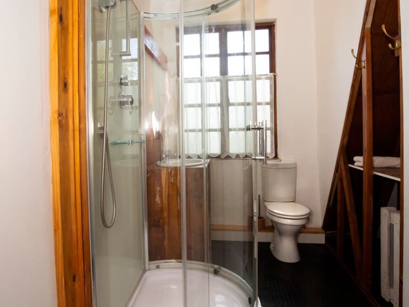 Loft Studio Bachelor unit to Rent – Tranquil Cul-de-Sac Setting | 6-Month Lease - Photo 8