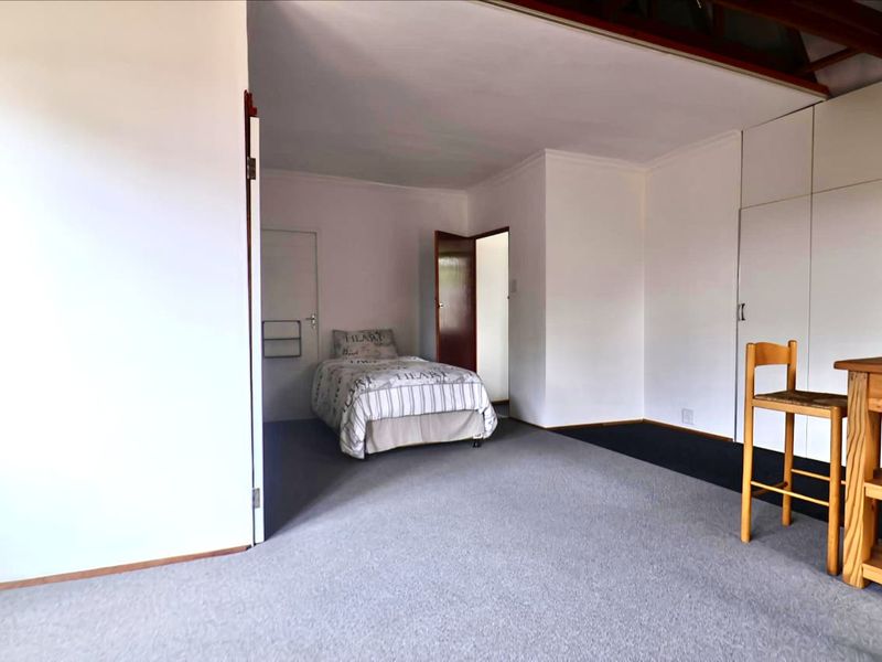Loft Studio Bachelor unit to Rent – Tranquil Cul-de-Sac Setting | 6-Month Lease - Photo 6