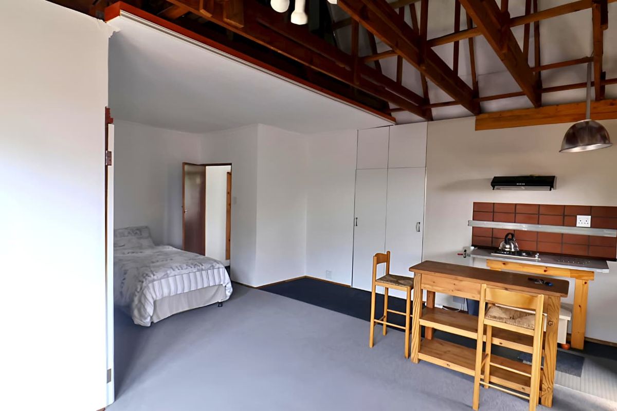 Loft Studio Bachelor unit to Rent – Tranquil Cul-de-Sac Setting | 6-Month Lease - Photo 5