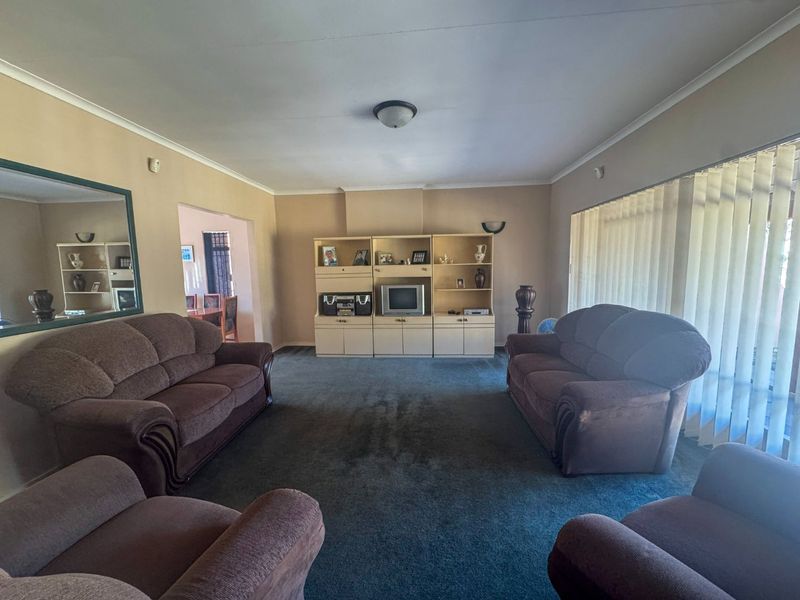Immaculate Home to rent in Sought-After Stilfontein Area - Photo 6