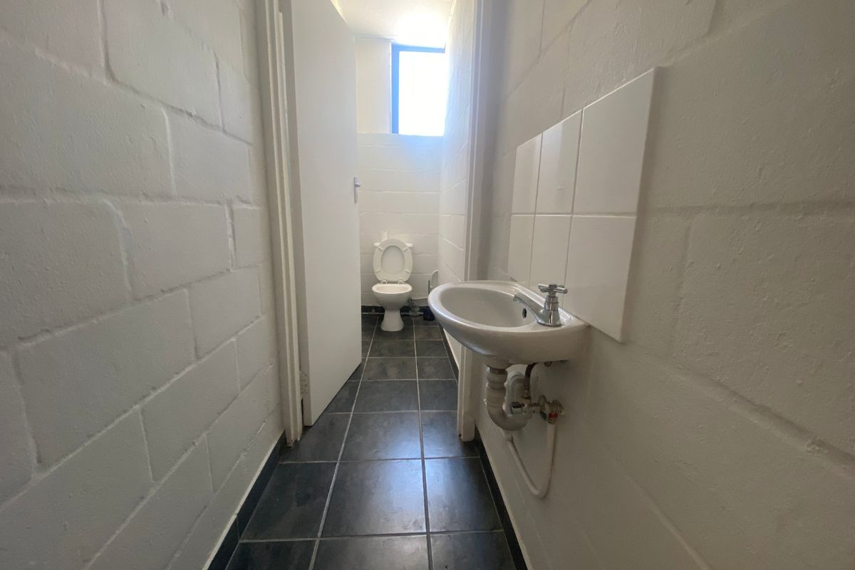 362m2 Warehouse To Let in South Palms, Tokai - Photo 4