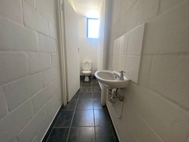 362m2 Warehouse To Let in South Palms, Tokai - Photo 4