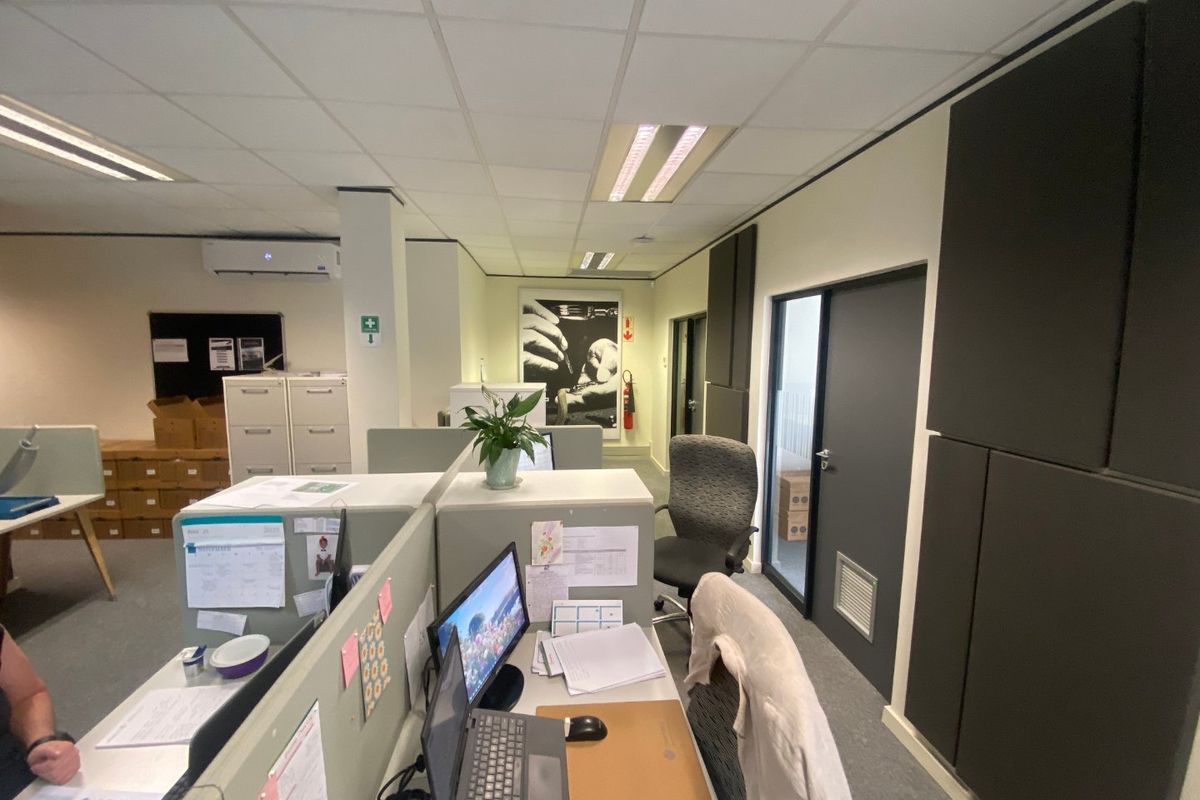 505m2 Premium Commercial Space to Let  - Photo 2