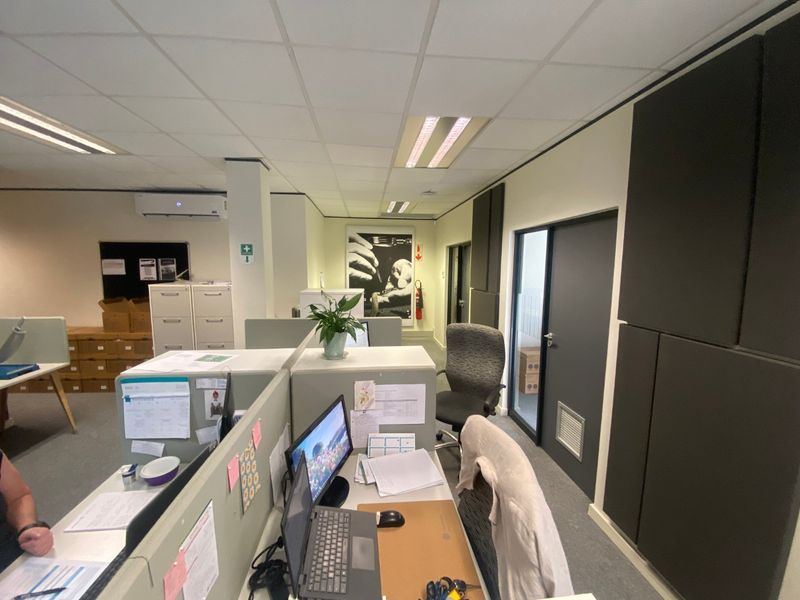 505m2 Premium Commercial Space to Let  - Photo 2