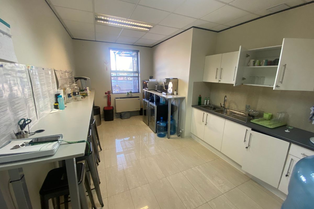 505m2 Premium Commercial Space to Let  - Photo 3