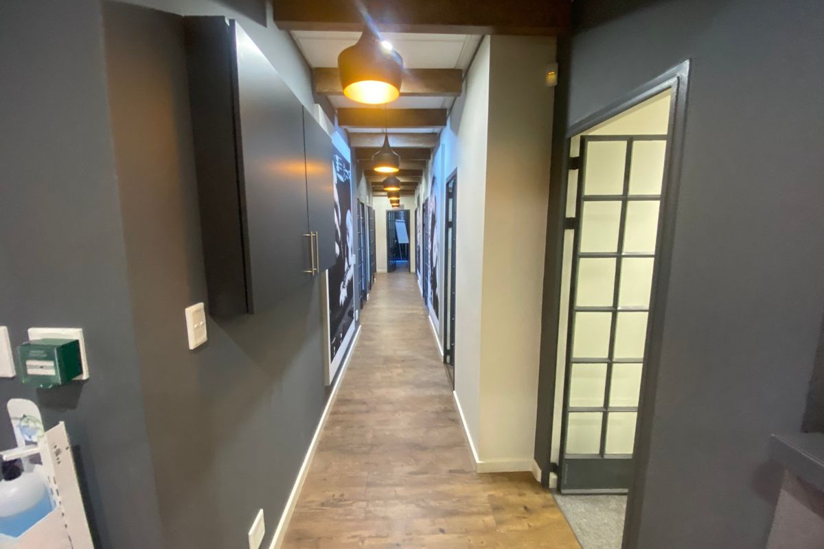 505m2 Premium Commercial Space to Let  - Photo 4