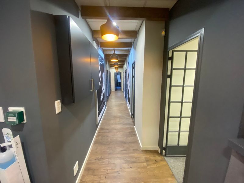 505m2 Premium Commercial Space to Let  - Photo 4