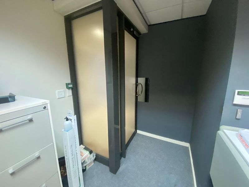 505m2 Premium Commercial Space to Let  - Photo 9