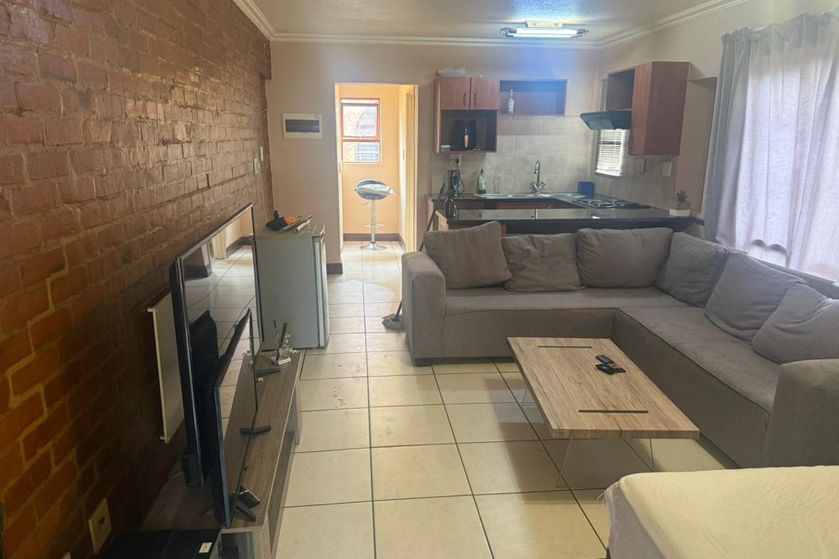 Fully Furnished Studio Bachelor Apartment  for Rent - Photo 2