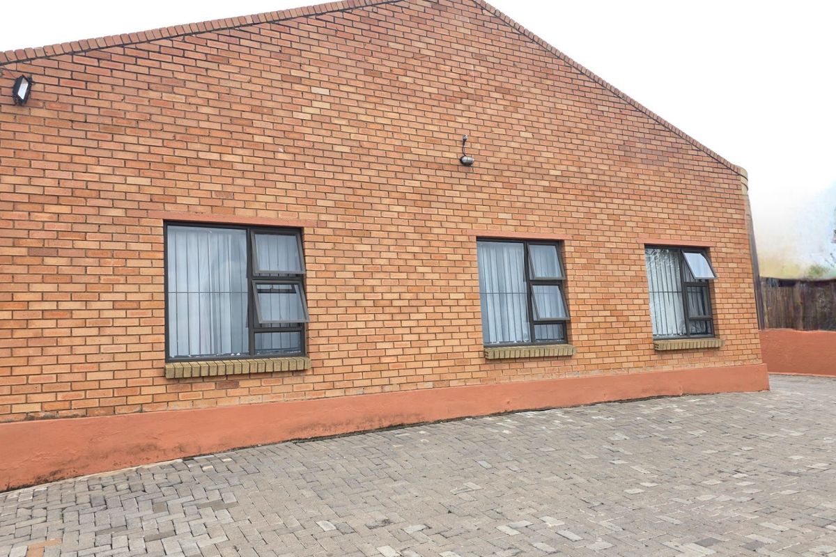 Spacious, Secure & Modern Home in Erasmia - Photo 4