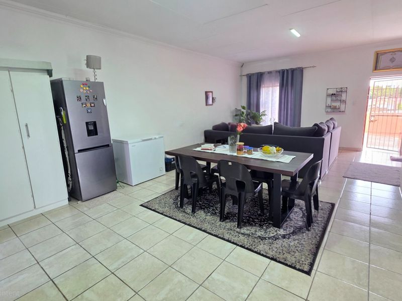 Spacious, Secure & Modern Home in Erasmia - Photo 6