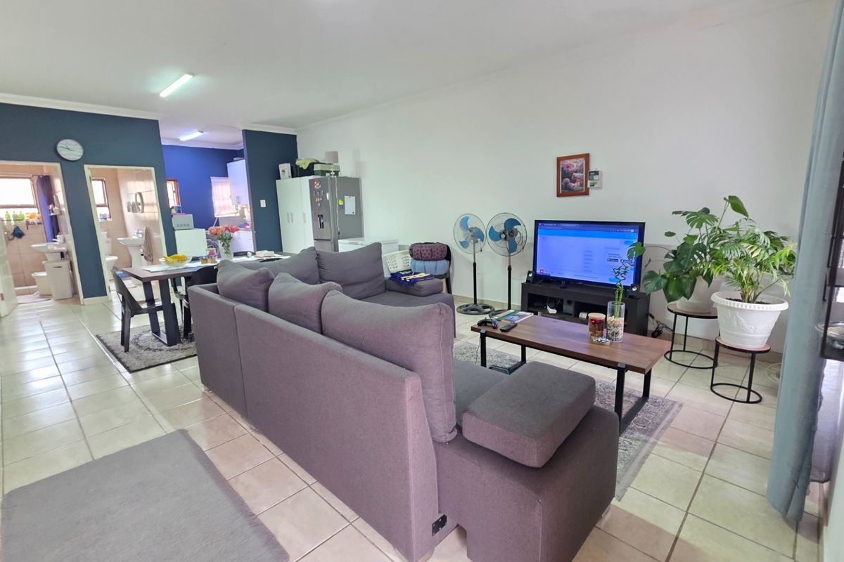 Spacious, Secure & Modern Home in Erasmia - Photo 5