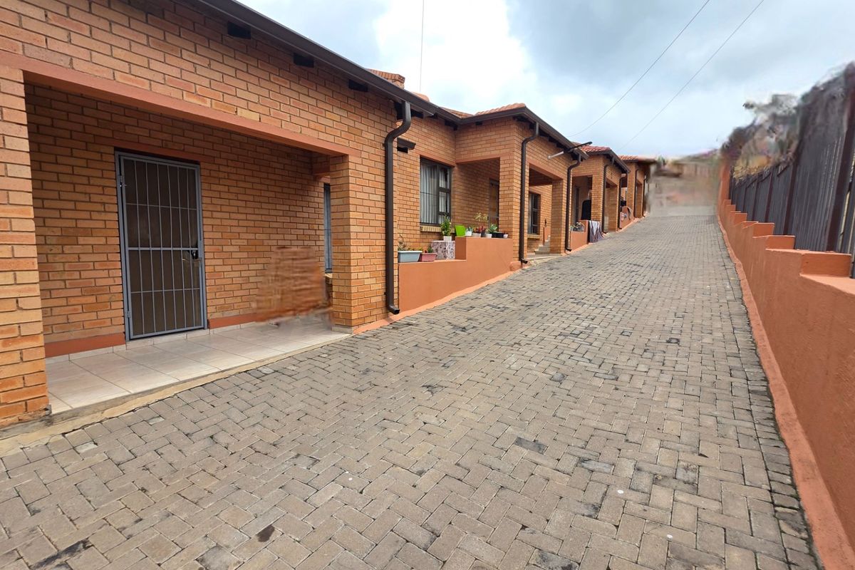 Spacious, Secure & Modern Home in Erasmia - Photo 2