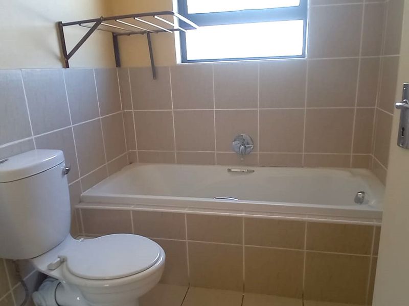 Secure First-Floor 2-Bedroom Apartment in Prime Location - Photo 10