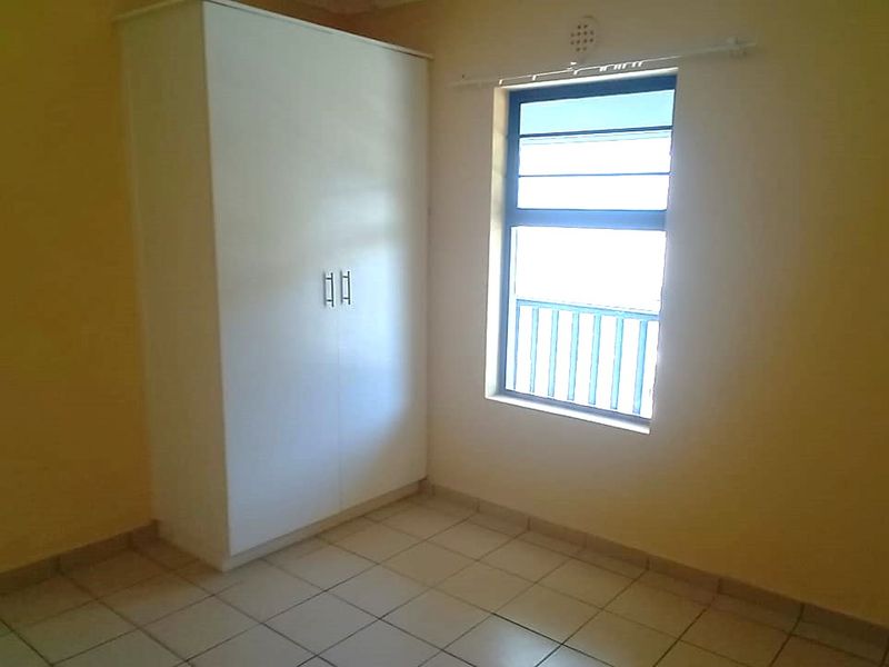Secure First-Floor 2-Bedroom Apartment in Prime Location - Photo 9