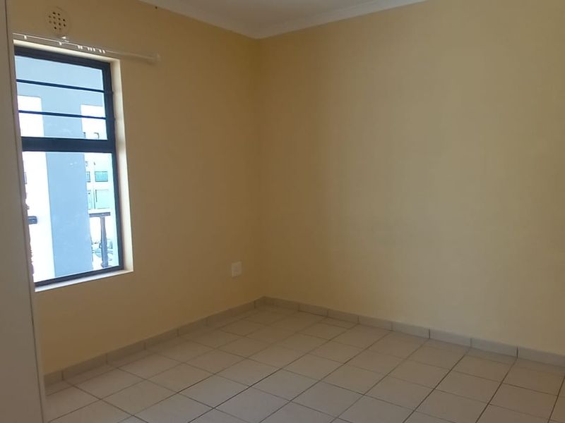 Secure First-Floor 2-Bedroom Apartment in Prime Location - Photo 8