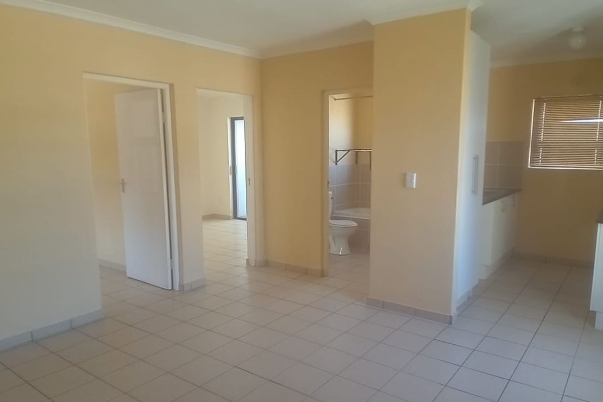 Secure First-Floor 2-Bedroom Apartment in Prime Location - Photo 5