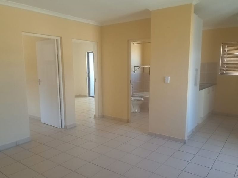 Secure First-Floor 2-Bedroom Apartment in Prime Location - Photo 5