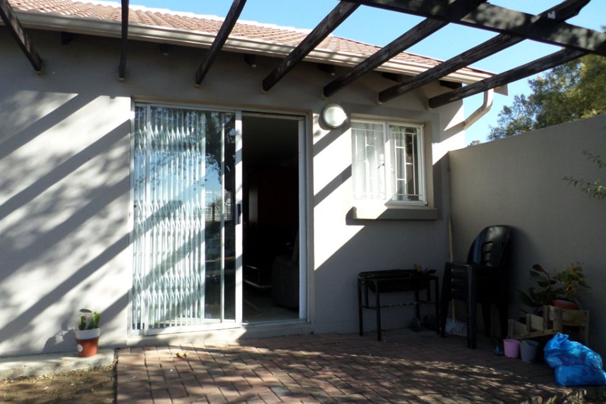 2 Bed Simplex – Secure, Modern & Great Value! - Photo 5