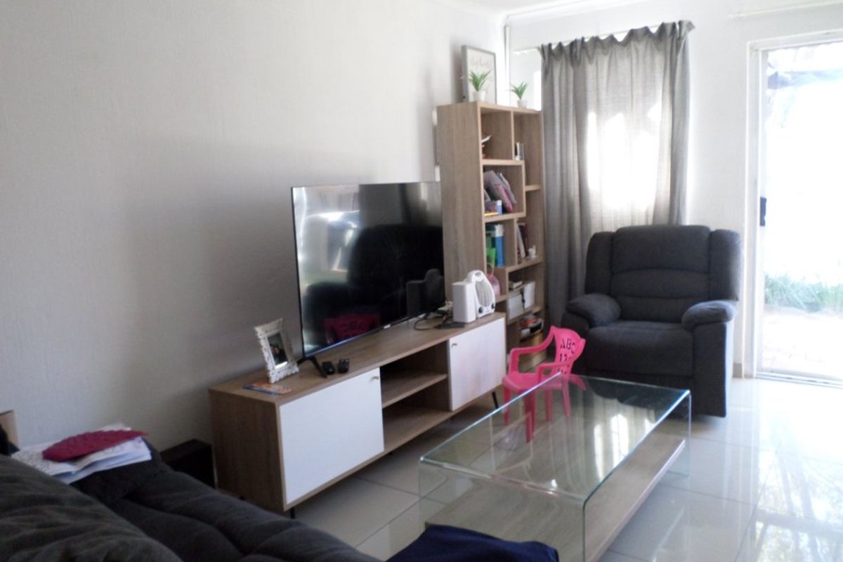 2 Bed Simplex – Secure, Modern & Great Value! - Photo 3