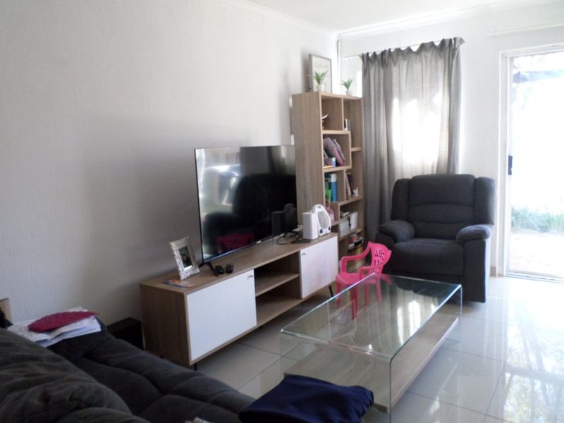 2 Bed Simplex – Secure, Modern & Great Value! - Photo 3