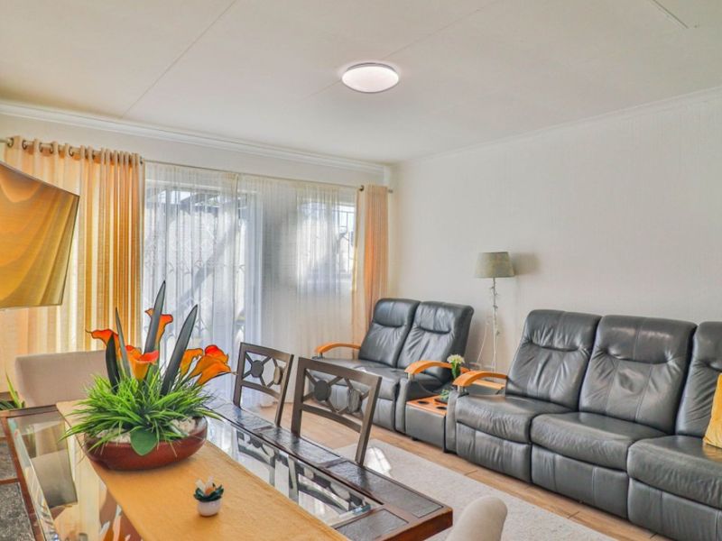 2 Bed Simplex – Modern, Secure & Move-In Ready! - Photo 3