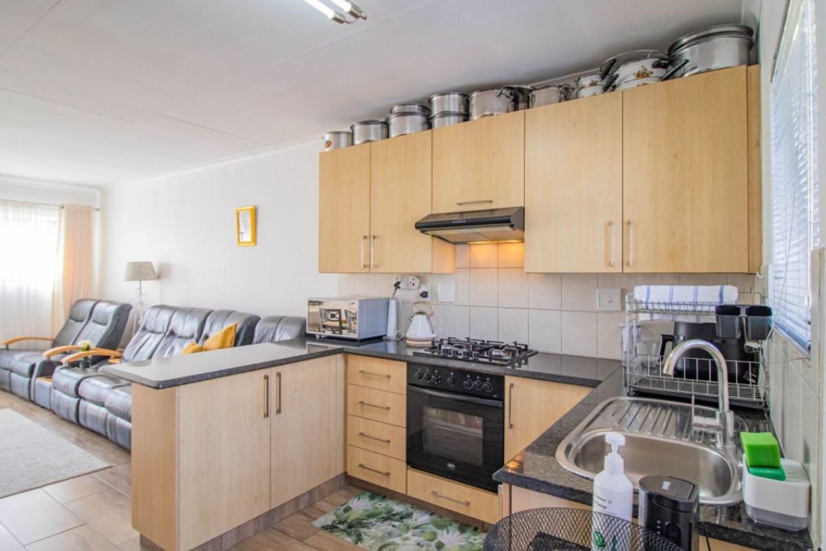 2 Bed Simplex – Modern, Secure & Move-In Ready! - Photo 2