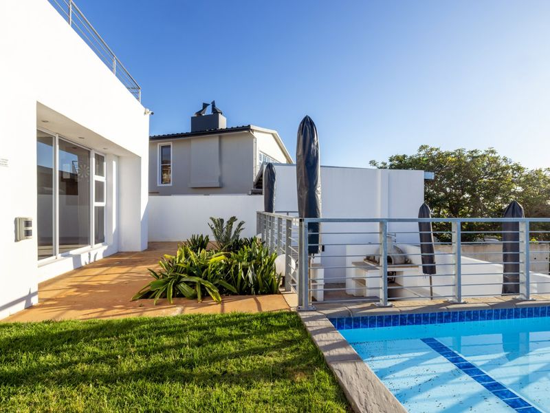 Architectural 5-Bedroom Masterpiece with Panoramic Ocean Views - Photo 5