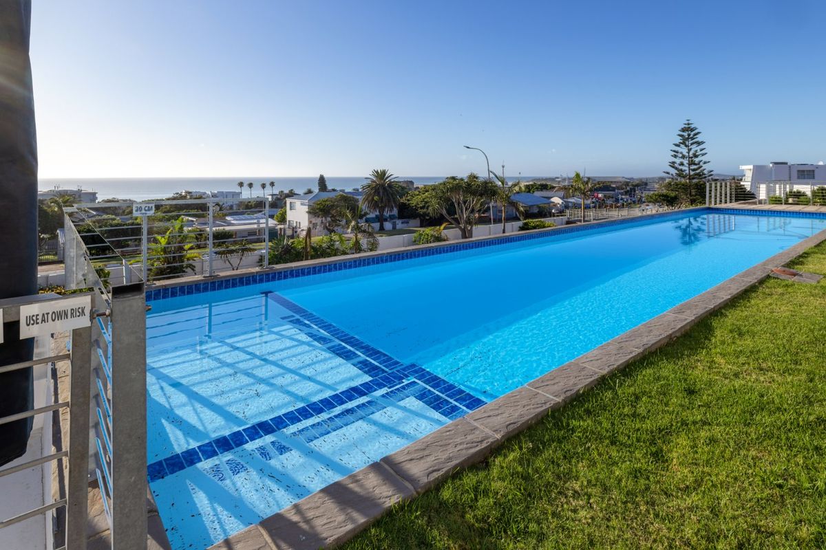 Architectural 5-Bedroom Masterpiece with Panoramic Ocean Views - Photo 2